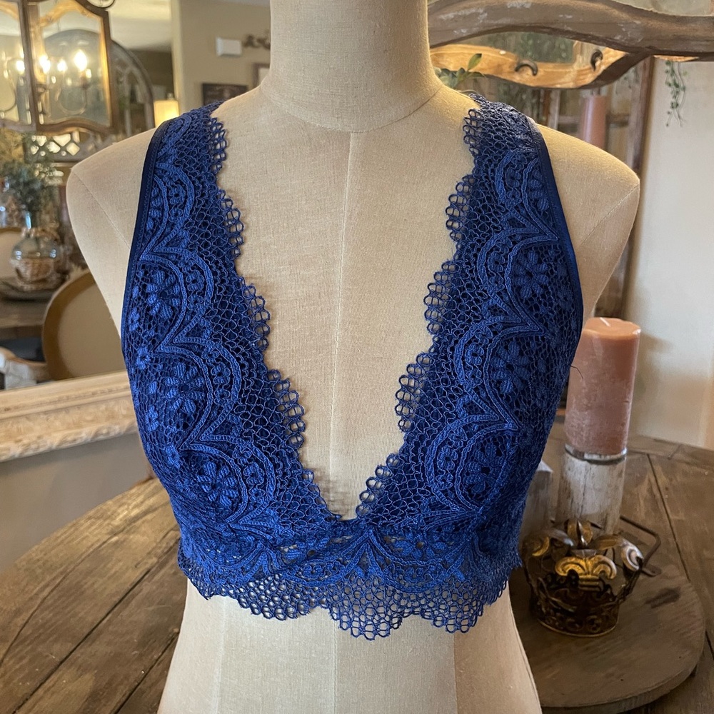💙 Victoria’s Secret Bralette Navy Blue Lace 💙
